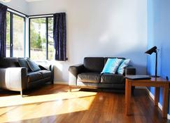 Driftwood Apartments - Esperance - Living room