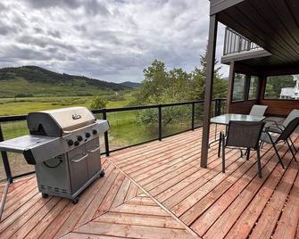 Cozy Mountain home with easy access to all of the Castle region! - Pincher Creek