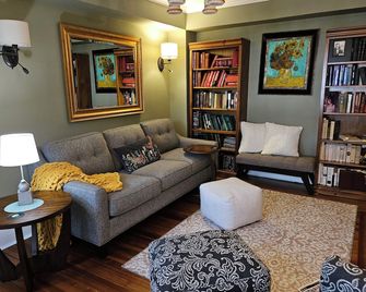 Heart Historic Ridgefield Studio Walk To - Ridgefield - Sala de estar