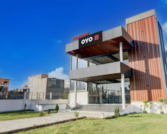 Hotel O Divine Grace - Barabanki - Building