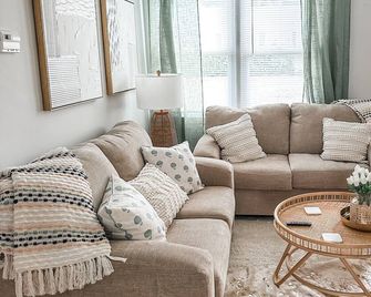 Lulu's Oasis- Itb Five Points Cottage! Family And Pet Friendly - Raleigh - Sala de estar