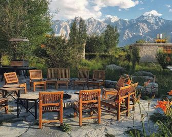 Lchang Nang Retreat-The House of Trees-N - Hundar - Patio