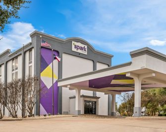 Spark by Hilton Richardson Dallas - Richardson - Building