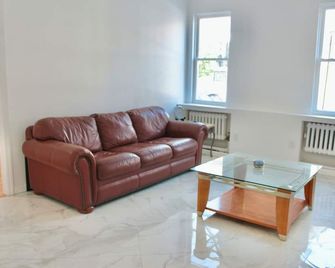 15 Minutes from Manhattan Luxury 2-Bedroom Apartment in Lic/Astoria Queens - Queens - Sala de estar