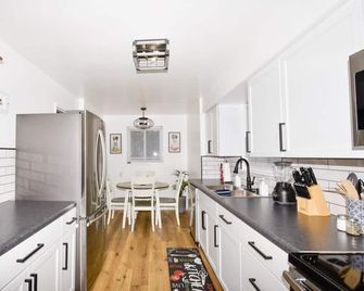 Theluxa Home Near Wright Pat, Miami Valley, Ud, Wright State University, Etc.. - Dayton - Kitchen