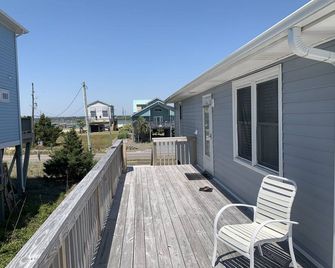 Rideout's Hideout - Easy Beach Access - Sound Views - Family & Pet Friendly - Topsail Beach - Balcón