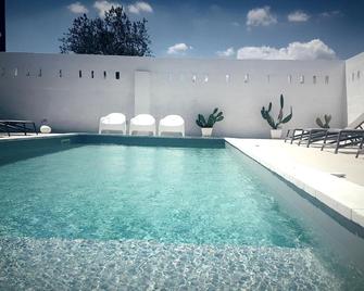 Mazzara Farm - Manduria - Piscina
