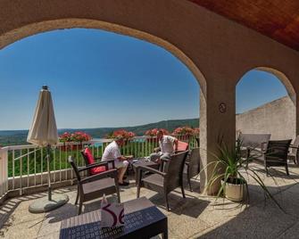 Club Belambra Montpezat en Provence 'Le Verdon' - Montagnac-Montpezat - Balcón