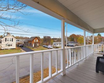 Bright Front Facing Unit - Private Front Farmers Porch - Manchester - Balkon