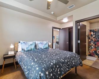 Ft Worth Southside Loft 201- Walk to Magnolia Ave! - Fort Worth - Bedroom