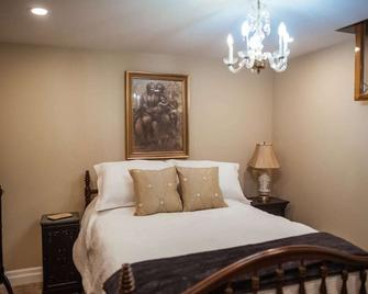 The Chepstow Inn - Walkerton - Bedroom