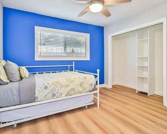 Truly Immaculate Pool Home Sfv - Los Angeles - Bedroom