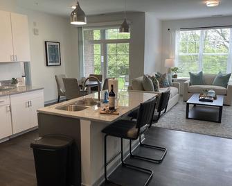 Modern Long Stay 2br | Walk-In Shower | No Steps - Dublin - Spisestue
