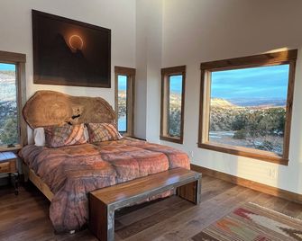 14 acres on your own private plateau near Capitol Reef! - Teasdale - Bedroom