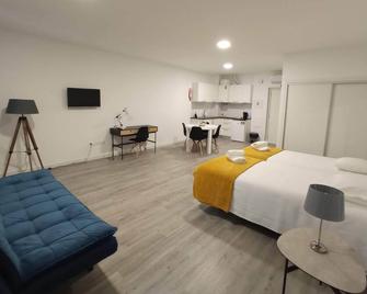 Tanoeiros Studios - Funchal - Bedroom