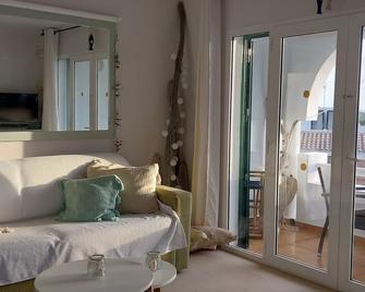 Addaia, a port, a haven of peace - Arenal d'en Castell - Wohnzimmer