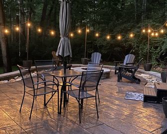 Quiet, clean, jacuzzi hot tub. hidden gem, families. Skyline Park & Massanutten. - Elkton - Patio