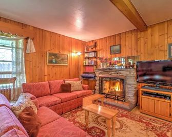 Walk to River! Its A Wonderful Life Cottage - Bellevue - Sala de estar