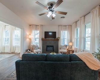 The Cozy Craftsman~ Petit Jean & The Nest 15min - Morrilton - Sala de estar