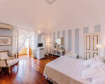 Villa Mary Suites - Positano - Bedroom