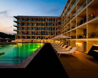 Eleana Hotel - איה נאפה - בריכה