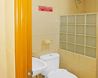 Hotel O Sion Holiday - South Tangerang City - Koupelna