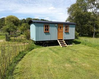 Gaggle of Geese Pub - Shepherd Huts & Bell Tents - Dorchester