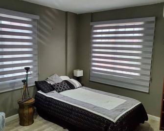 Air-conditioned 4 bedroom townhouse great location, Westmall area - Saint James - Bedroom