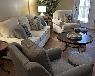 4 Bedroom Townhome in Rock Barn Golf & Spa - Conover - Living room