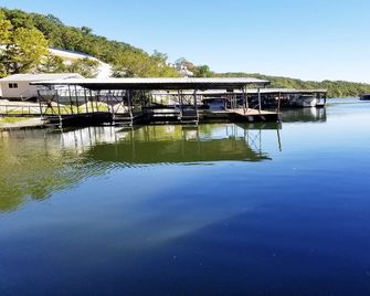 Sunrise Shores Cabin #1 Lake Front With A Pool!! - Sunrise Beach - Piscina