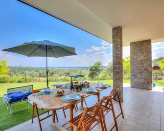 Villa Teresa Apt Lake Garda View, Soiano del Lago, Italy - Soiano del Lago - Patio