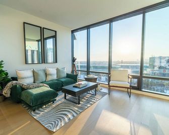 Dtla Elevated Living Luxury High Rise Unit W/ Free Parking - Glendale - Living room