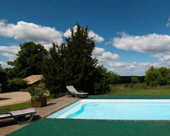 Domaine d'Esquirol - B&B - Villefranche-du-Queyran - Piscina