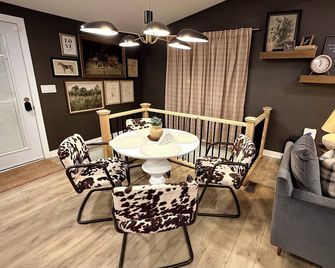 Private and Relaxing Acreage in West Waverly - Waverly - Comedor