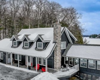 Lakefront Cottage with sandy beach on Lake Muskoka - Port Carling - Building