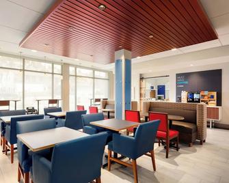 Holiday Inn Express & Suites Hayward - Castro Valley By IHG - Hayward - Restaurant