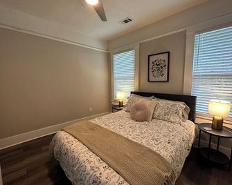 Charming 4-bedroom house with WiFi and AC in superb Savannah - Savannah - Bedroom