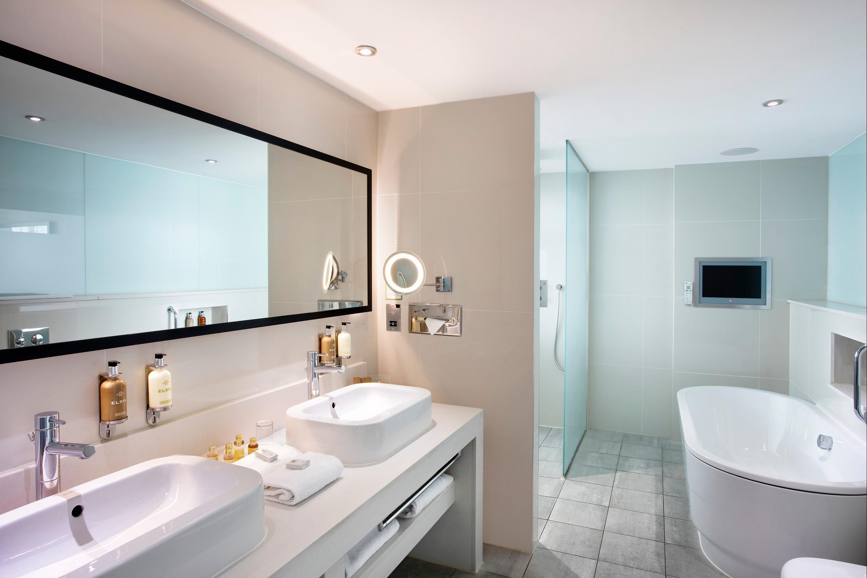 Bathroom view of Holiday Inn Bristol City Centre