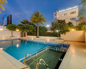 Hotel United Kites - Hassan - Pool