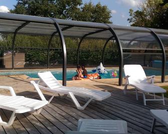 Roulotte la Loge des Clowns & heated pool - Saint-Georges-sur-Loire - Piscine