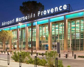 ibis Marseille Provence Aéroport - Marignane - Gebäude