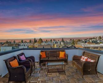 Luxe home near Space Needle & Lumen Field w/Views - Seattle - Varanda