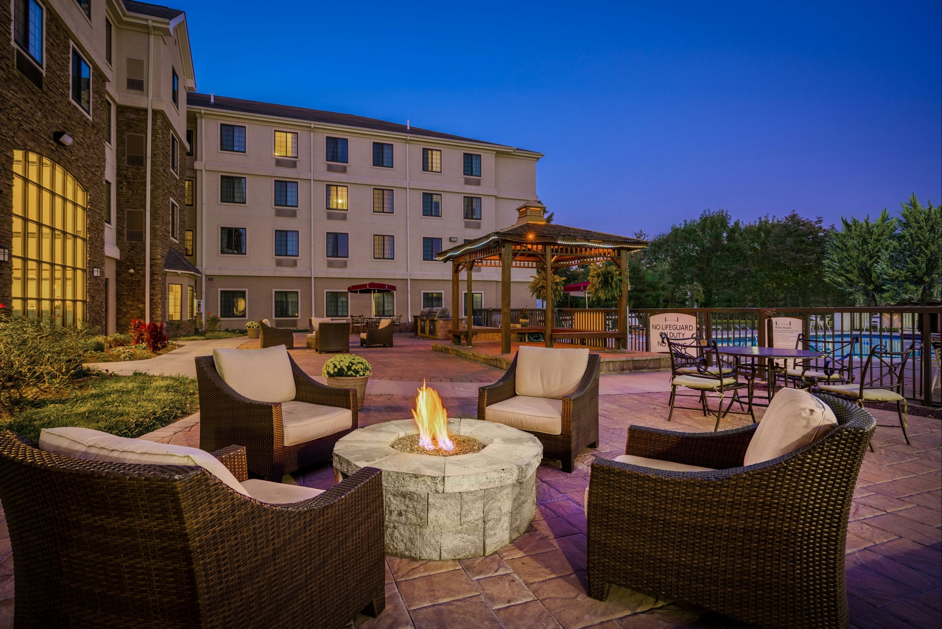 Staybridge Suites Wilmington-Newark By IHG - ניוארק - פטיו