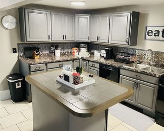 Stunning 3-bedroom apartment - 5 minutes to Fort Drum - Evans Mills - Cocina