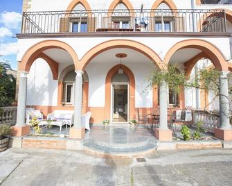 Villa Caterina - Solemar Sicilia - Cefalù - Innenhof
