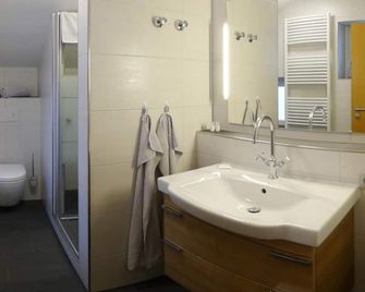 Gastehaus Cafe Heck - Titisee-Neustadt - Salle de bain
