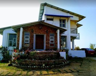 La Kupar Inn - Cherrapunji - Building