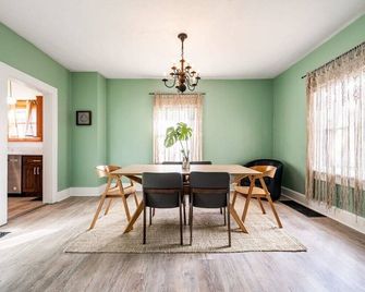 Red Door Cottage of Broad Ripple: Great Location! - Indianápolis - Comedor