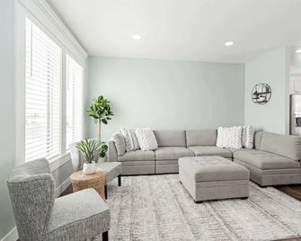 Modern and cozy family home with 3 bedrooms - Pocatello - Stue