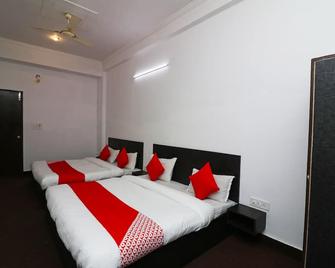OYO 36432 Hotel Tarang - Ghāziābād - Bedroom